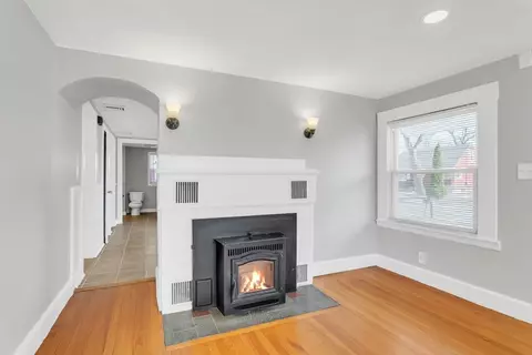 16 Fordham St, Springfield, MA 01104 photo 8