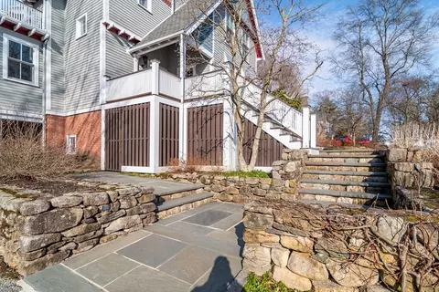 Exterior - 76 Crest Rd, Wellesley, MA 02482 photo 4 of 7
