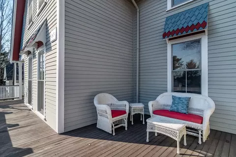 Exterior - 76 Crest Rd, Wellesley, MA 02482 photo 5 of 7