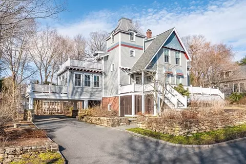 Exterior - 76 Crest Rd, Wellesley, MA 02482 photo 3 of 7