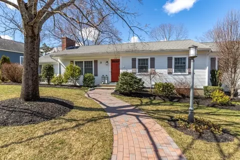 Exterior - 20 Sandra Ln, Reading, MA 01867 photo 4 of 9