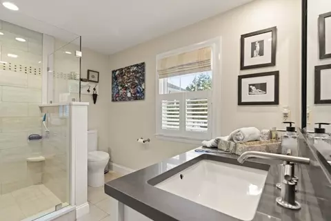 Bath - 20 Sandra Ln, Reading, MA 01867 photo 2 of 3