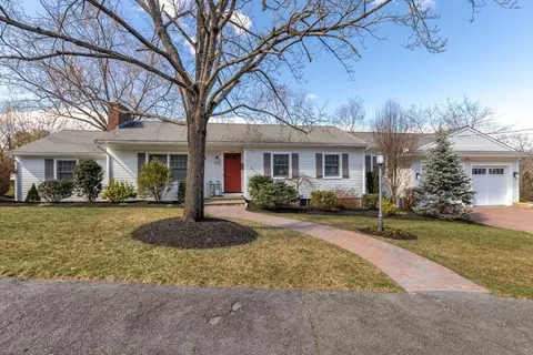 Exterior - 20 Sandra Ln, Reading, MA 01867 photo 2 of 9