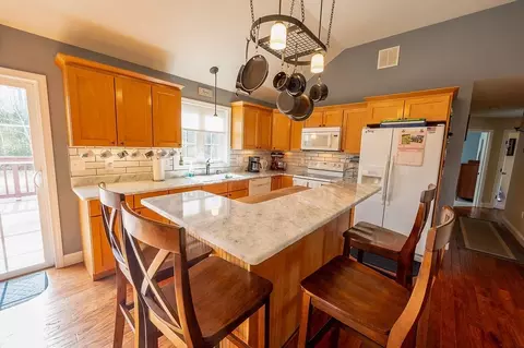 253 Oakham Rd, Barre, MA 01005 photo 3