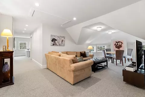 Entry Way - 245 Summer Ave, Reading, MA 01867 photo 7 of 7