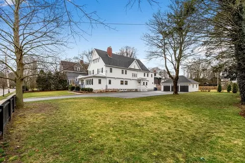 Exterior - 245 Summer Ave, Reading, MA 01867 photo 3 of 8