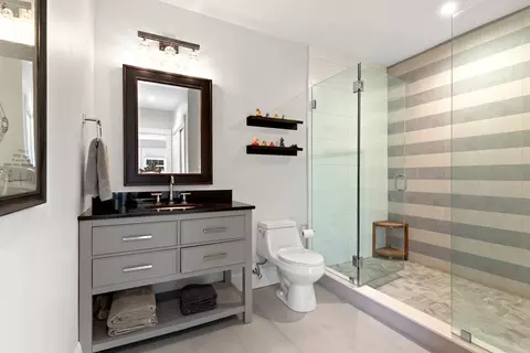 Bath - 245 Summer Ave, Reading, MA 01867 photo 5 of 6