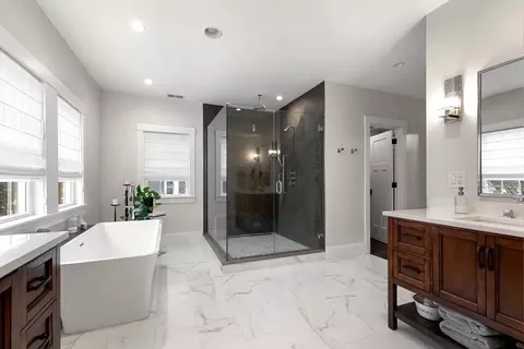 Bath - 245 Summer Ave, Reading, MA 01867 photo 4 of 6