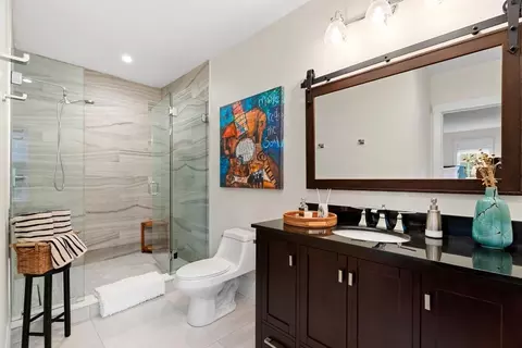 Bath - 245 Summer Ave, Reading, MA 01867 photo 6 of 6