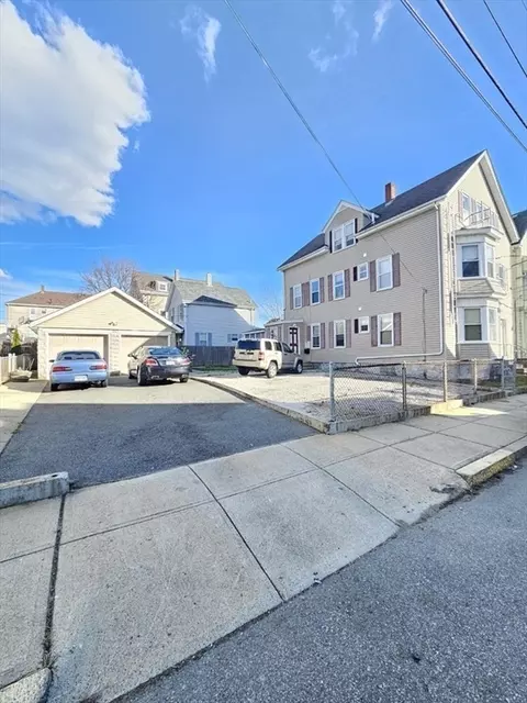 81 Morton St, Fall River, MA 02720