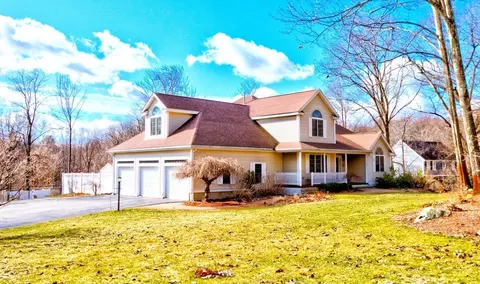36 Hildreth St, Westford, MA 01886