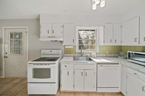 76 Barouche Dr, Marshfield, MA 02050 photo 4
