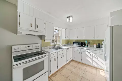 76 Barouche Dr, Marshfield, MA 02050 photo 3