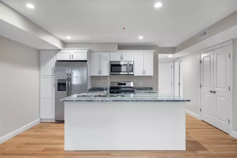 7 Cedar St #5, Taunton, MA 02780