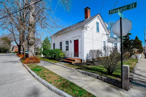 73 Pleasant St, Marion, MA 02738