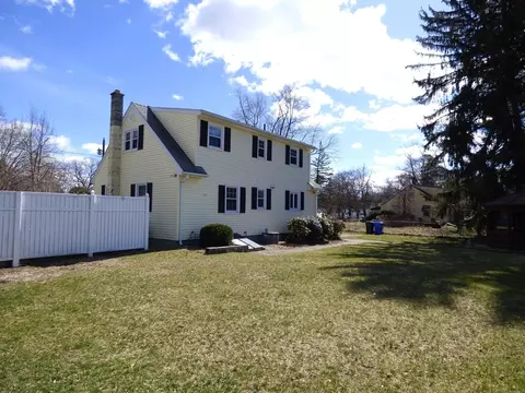 92 Wrentham Rd, Springfield, MA 01119 photo 5