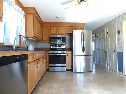 92 Wrentham Rd, Springfield, MA 01119 photo 9