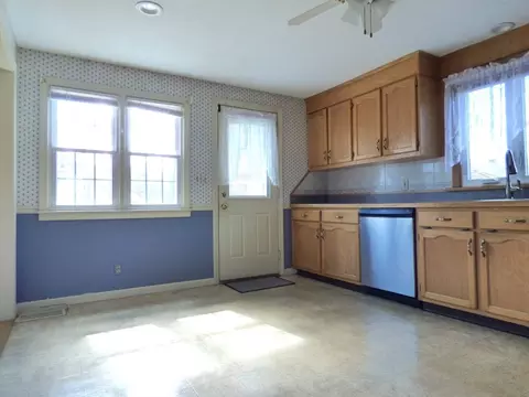 92 Wrentham Rd, Springfield, MA 01119 photo 12