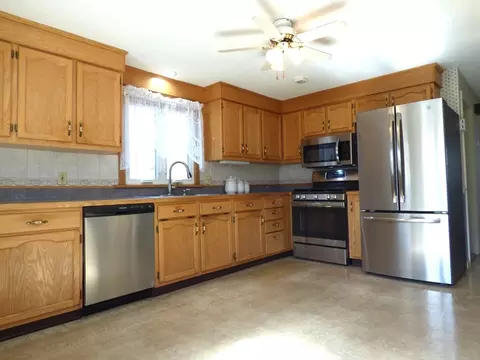 92 Wrentham Rd, Springfield, MA 01119 photo 8