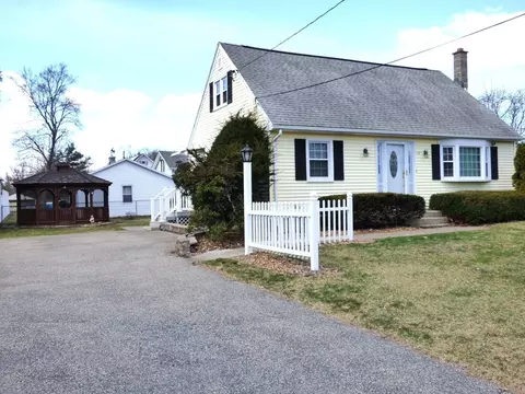 92 Wrentham Rd, Springfield, MA 01119 photo 2