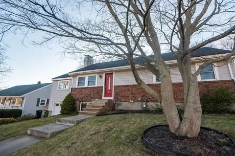 3 Pershing Rd, Salem, MA 01970 photo 2
