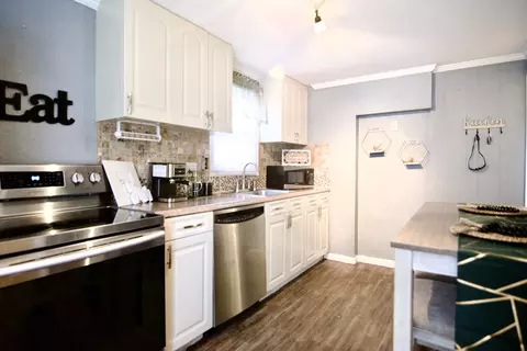 62 Midway St, Springfield, MA 01151 photo 12