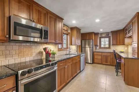 19 Dustin Rd, Reading, MA 01867 photo 13