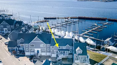 700 Shore Dr #613, Fall River, MA 02721