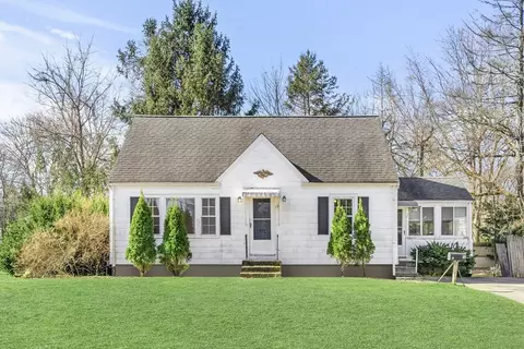 13 Remsen Ave, Medfield, MA 02052