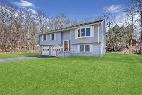 73 Amiott St, Fitchburg, MA 01420