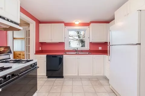 Kitchen - 4 Hillside Rd, Dedham, MA 02026 photo 3 of 4