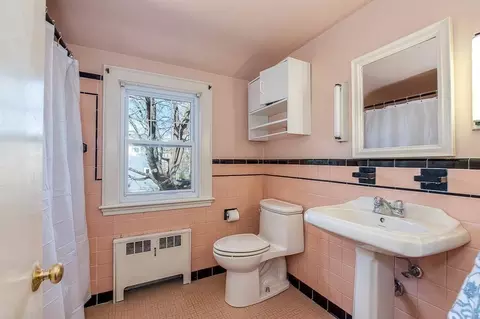 Bath - 4 Hillside Rd, Dedham, MA 02026 photo 2 of 3