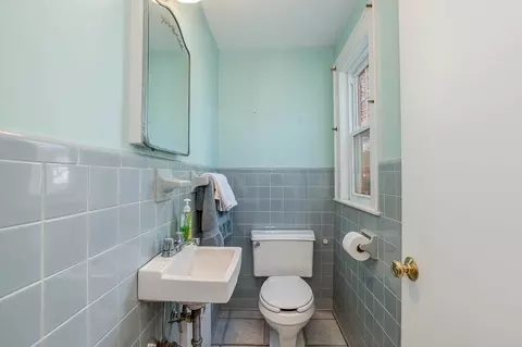 Bath - 4 Hillside Rd, Dedham, MA 02026 photo 1 of 3