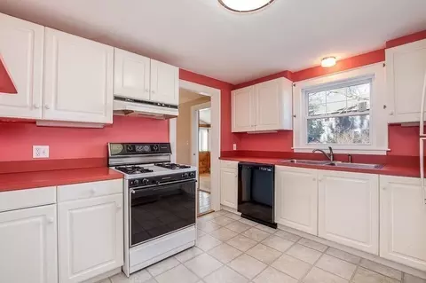 Kitchen - 4 Hillside Rd, Dedham, MA 02026 photo 4 of 4