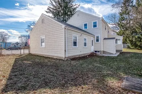 Exterior - 4 Hillside Rd, Dedham, MA 02026 photo 4 of 7