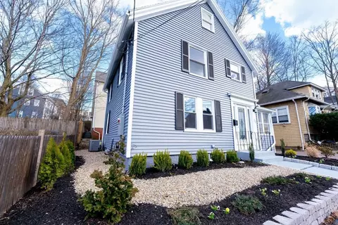 35 Wright St, Stoneham, MA 02180 photo 2