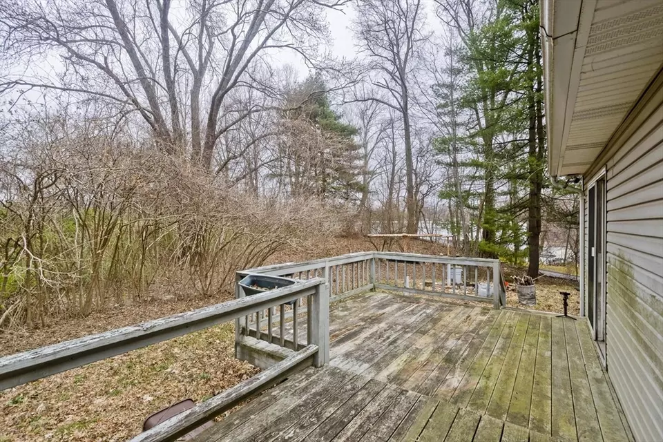 Exterior - 42 Massasoit Ave, West Springfield, MA 01089 photo 3 of 4