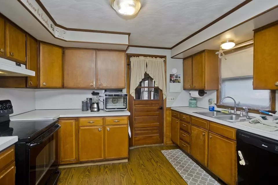Kitchen - 42 Massasoit Ave, West Springfield, MA 01089 photo 2 of 4