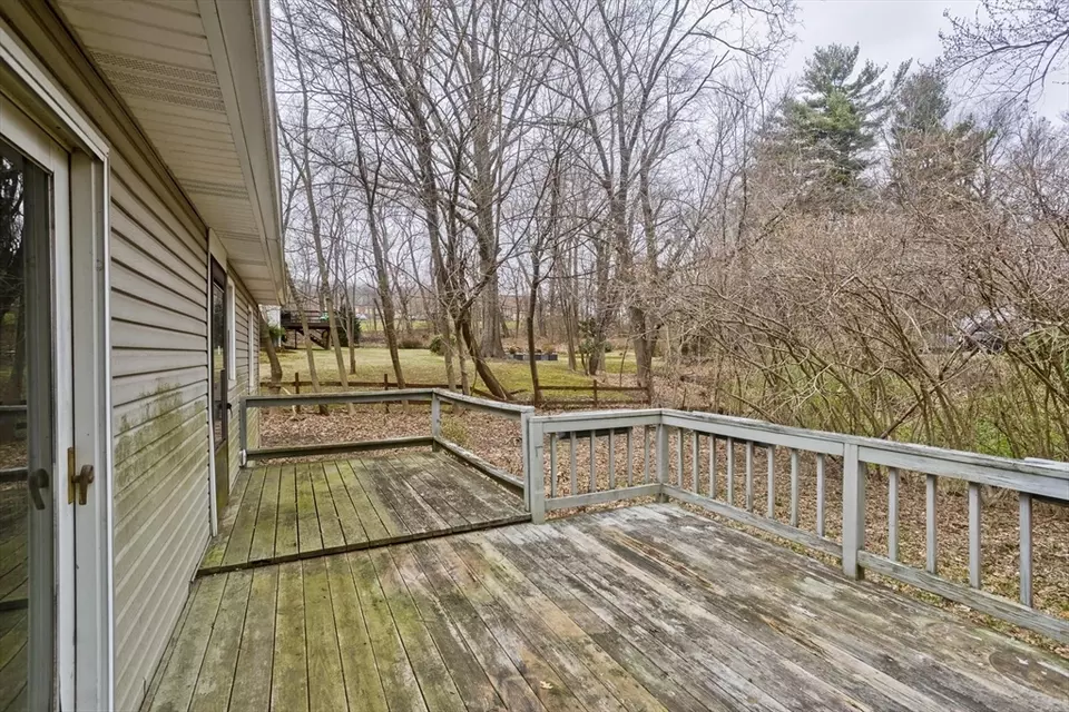 Exterior - 42 Massasoit Ave, West Springfield, MA 01089 photo 2 of 4