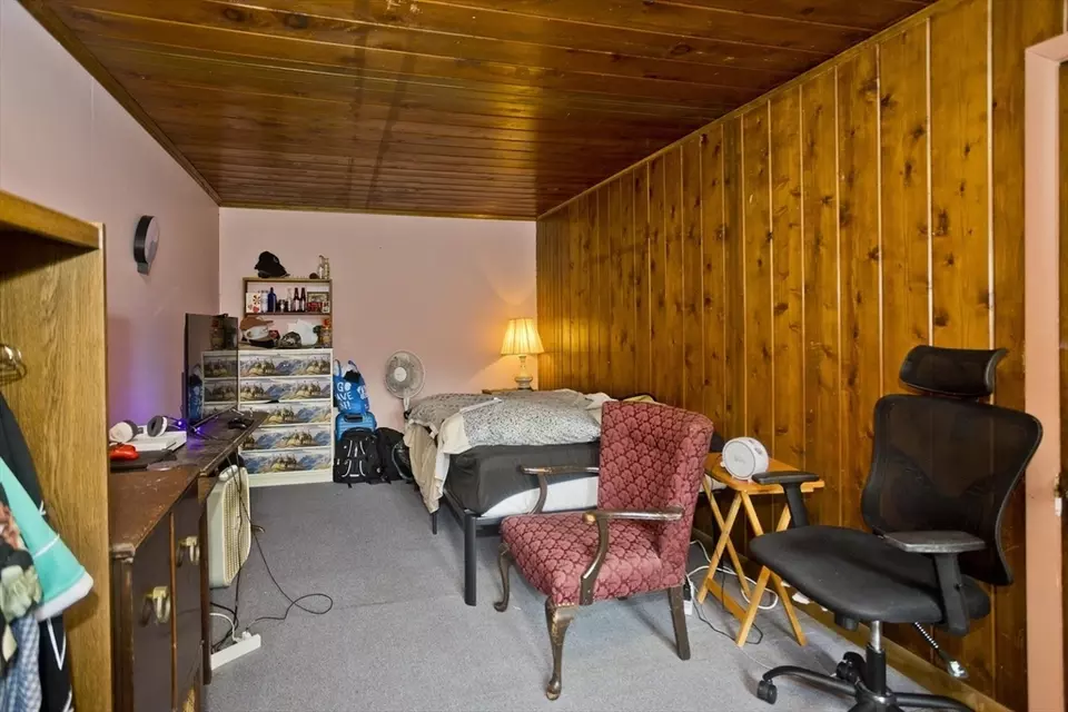 Bedroom - 42 Massasoit Ave, West Springfield, MA 01089 photo 1 of 3