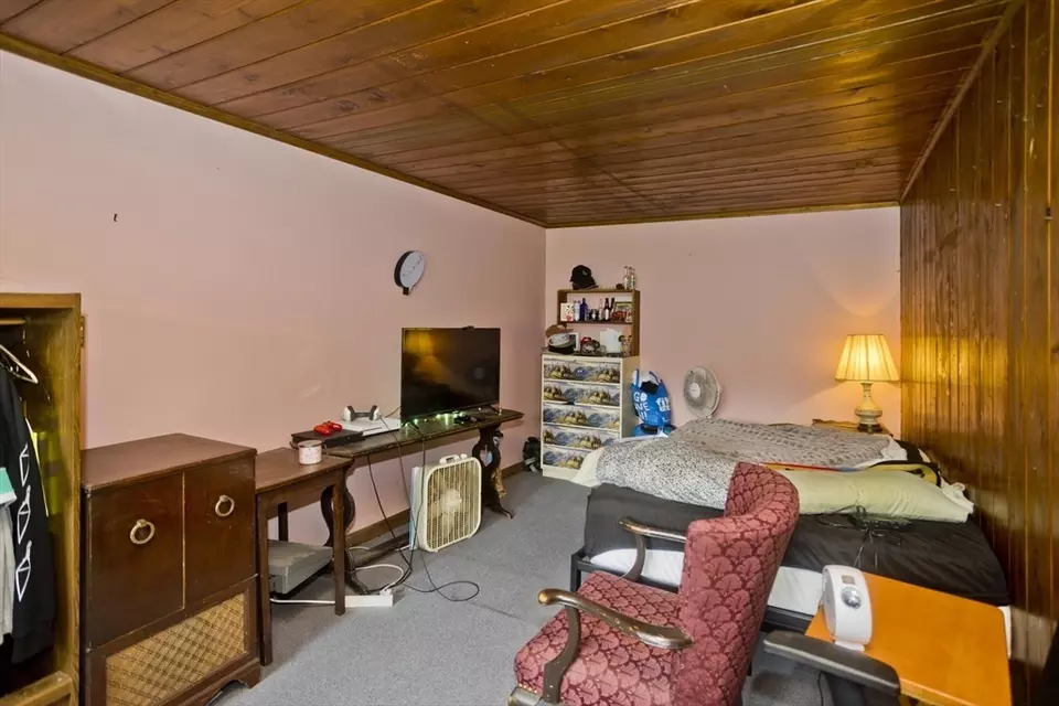 Bedroom - 42 Massasoit Ave, West Springfield, MA 01089 photo 2 of 3