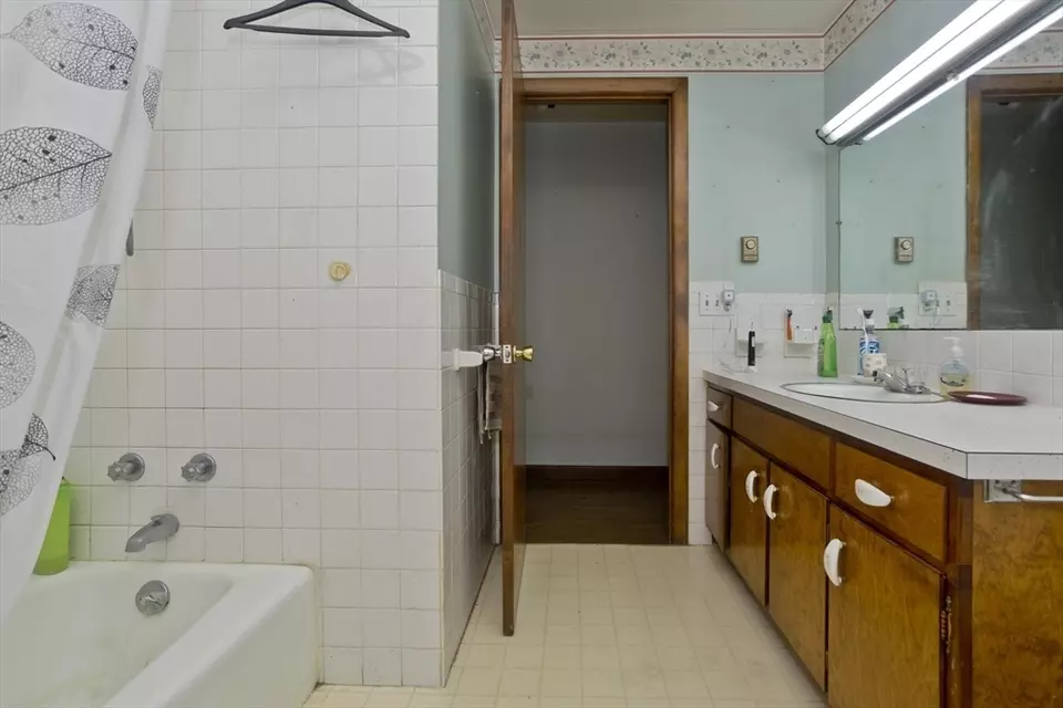 Bath - 42 Massasoit Ave, West Springfield, MA 01089 photo 1 of 2