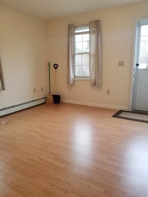 59 Apthorp St, Worcester, MA 01606 photo 9