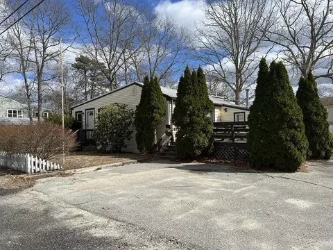 26 Mckinley St, Wareham, MA 02571