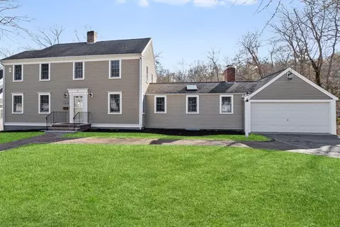 7 Pioneer Rd, Hingham, MA 02043