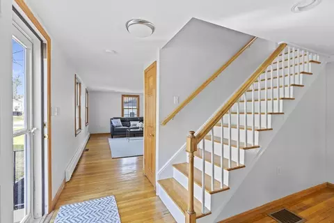 Entry Way - 7 Pioneer Rd, Hingham, MA 02043 photo 2 of 2