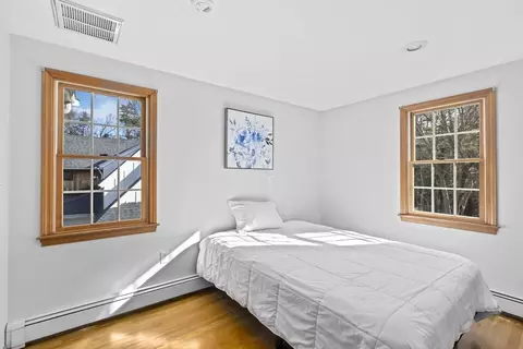 Bedroom - 7 Pioneer Rd, Hingham, MA 02043 photo 3 of 3