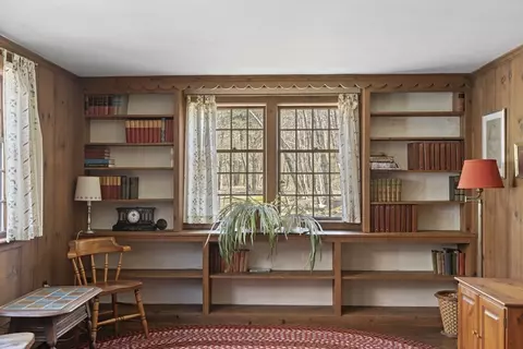 40 Mountain St, Sharon, MA 02067