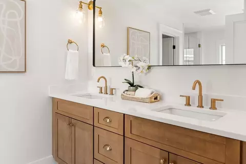 Bath - 95 Wompatuck, Hingham, MA 02043 photo 2 of 10