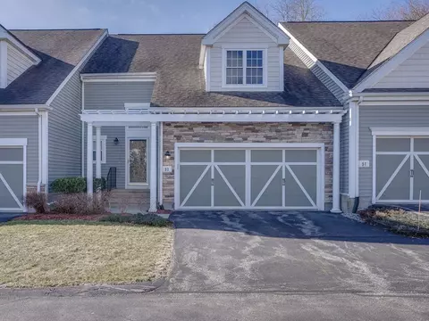 53 Kendall Ct #53, Bedford, MA 01730